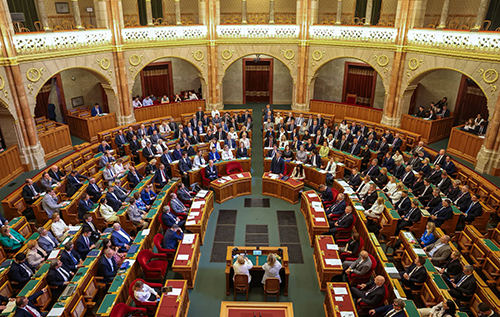 Парламент Угорщини скасував рішення про вихід країни з Міжнародного кримінального суду Парламент Угорщини скасував рішення про вихід країни з Міжнародного кримінального суду